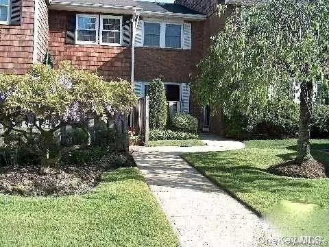 Woodbury, NY 11797,94 Aspen Drive East