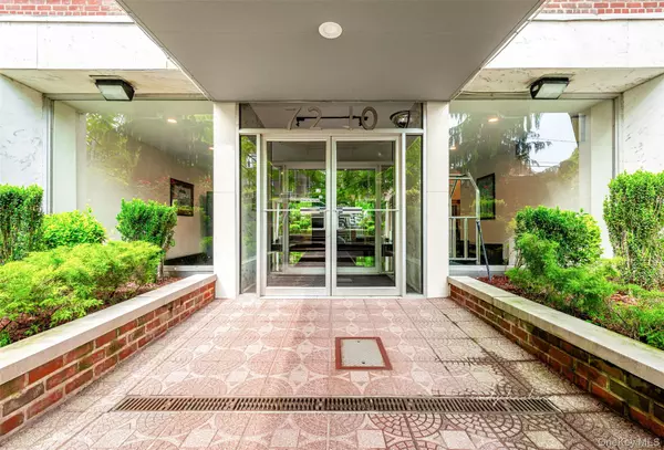 Forest Hills, NY 11375,72-10 112th ST #5E