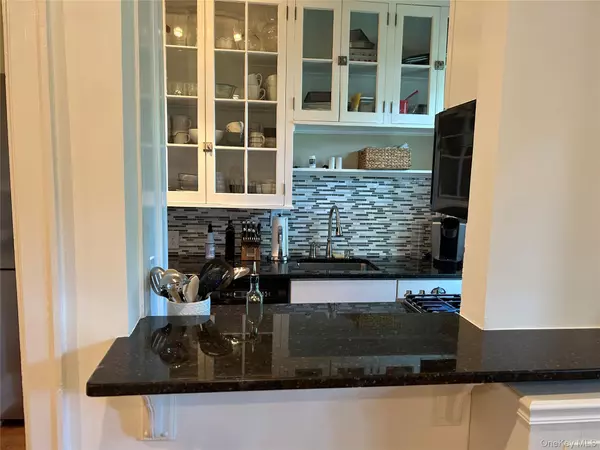 Bronxville, NY 10708,56 Pondfield RD #4A