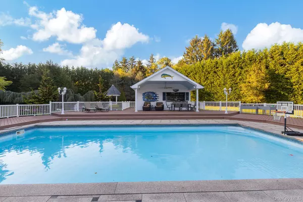 Manorville, NY 11949,Address not disclosed