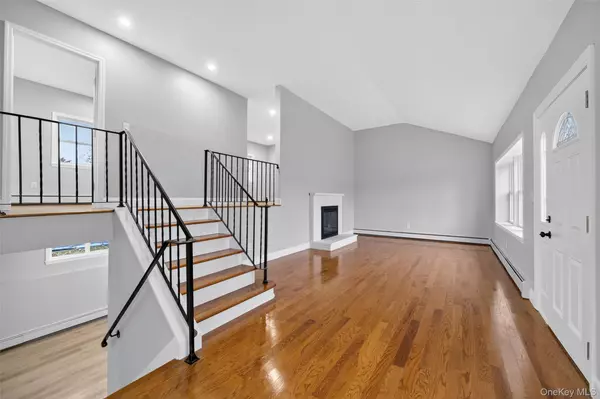 Saugerties, NY 12477,13 Mountain View AVE