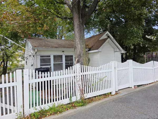 Elmont, NY 11003,44 Carnegie AVE