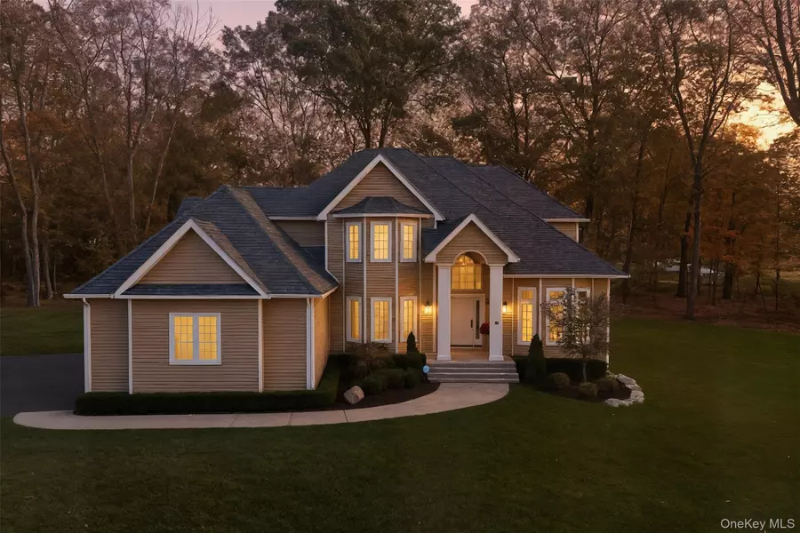 20 Winding LN, Central Valley, NY 10917