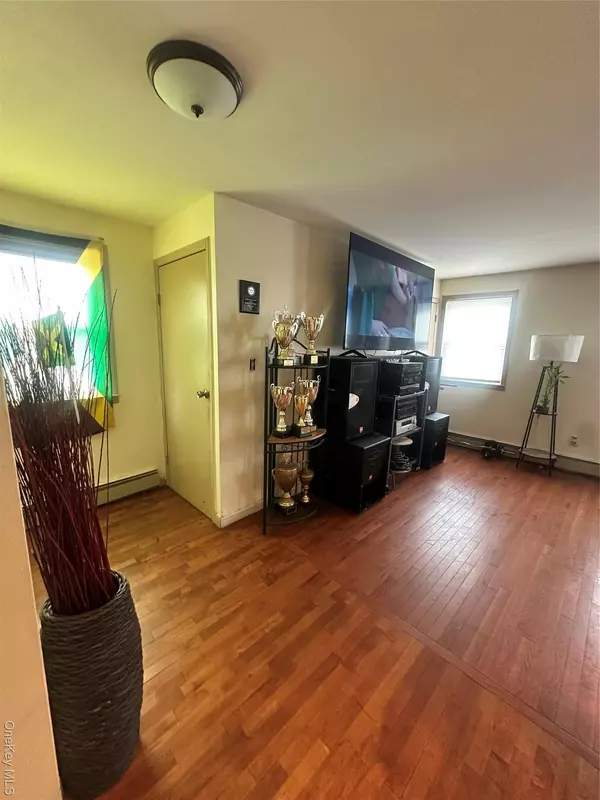 Roosevelt, NY 11575,16 Spring ST