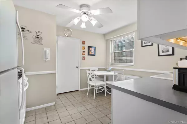 Forest Hills, NY 11375,70-31 108th ST #7H