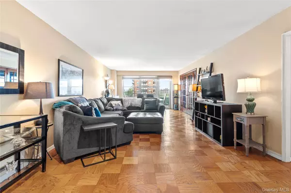 Forest Hills, NY 11375,70-31 108th ST #7H