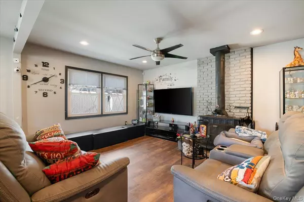 Levittown, NY 11756,54 HICKORY LANE