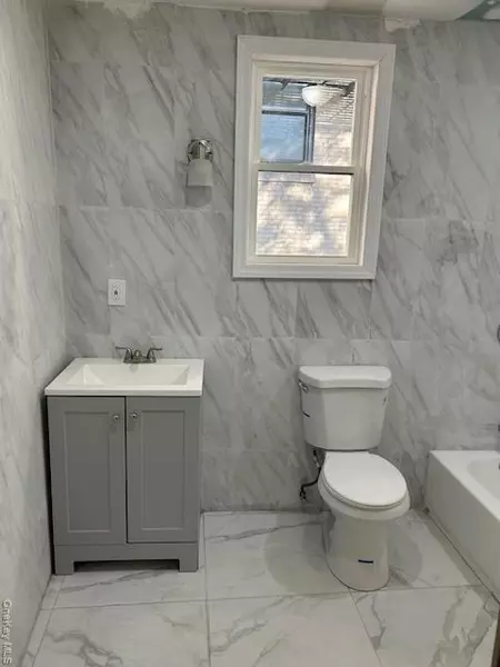 12 Martens PL, Mount Vernon, NY 10550