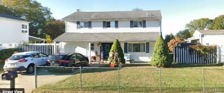 3 Date ST, Central Islip, NY 11722