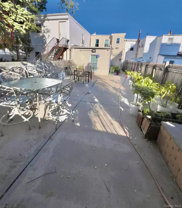 Ozone Park, NY 11416,85-10 95th AVE