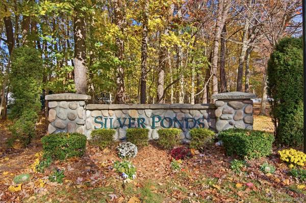 Manorville, NY 11949,345 Colonial CIR