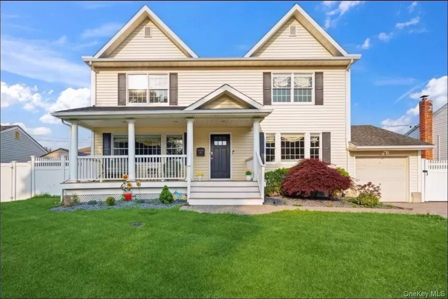 47 Syosset CIR, Syosset, NY 11791