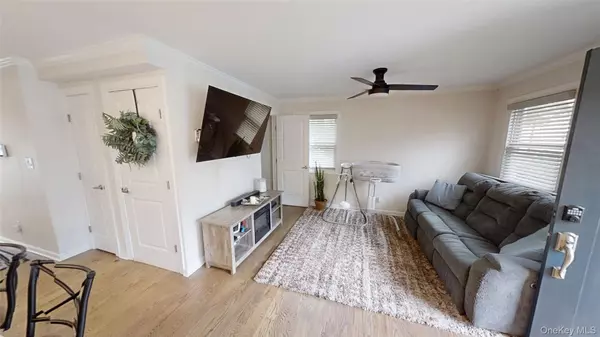 West Babylon, NY 11704,144 Woodrow Pkwy