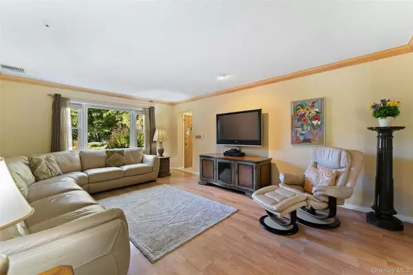 Tarrytown, NY 10591,443 Benedict AVE