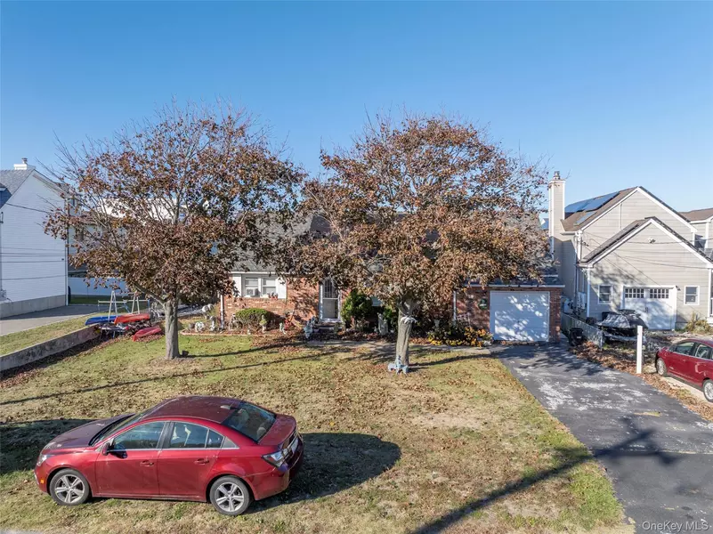 7 Fairlawn CT, Shirley, NY 11967