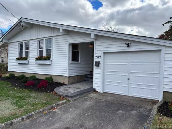 Sayville, NY 11782,209 Loop DR
