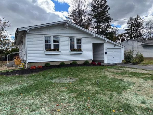 Sayville, NY 11782,209 Loop DR