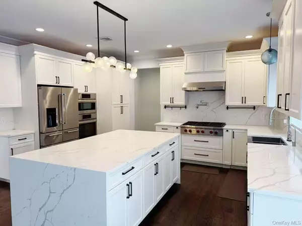 Jericho, NY 11753,60 Moss LN