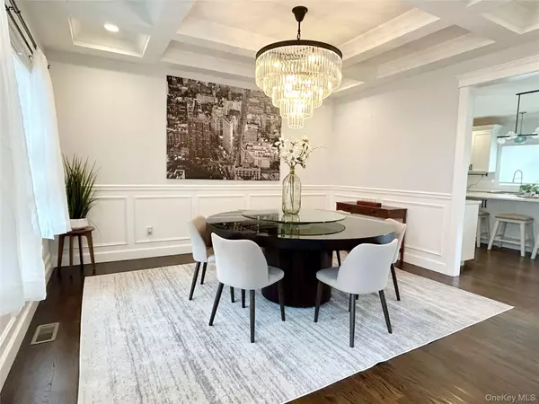 Jericho, NY 11753,60 Moss LN