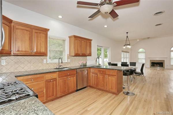 Airmont, NY 10901,6 Margo CT