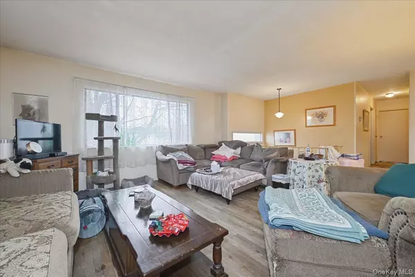 Bethpage, NY 11714,122 Haypath RD