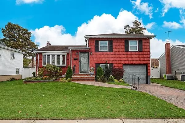 64 Conlon RD, Roosevelt, NY 11575