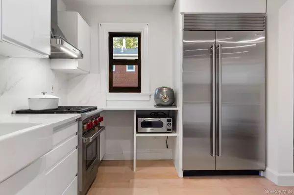 Bayside, NY 11361,3611 221st ST