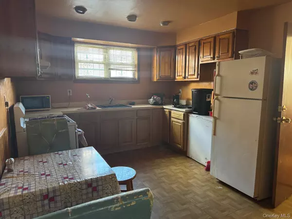 Bronx, NY 10470,4557 White Plains RD