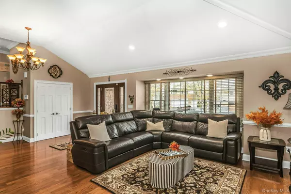 Westbury, NY 11590,944 Plum Tree RD