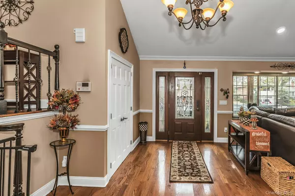 Westbury, NY 11590,944 Plum Tree RD