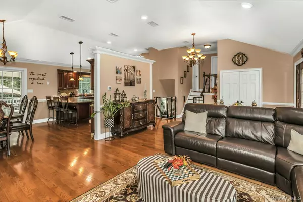 Westbury, NY 11590,944 Plum Tree RD