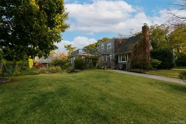 Little Neck, NY 11363,301 Park LN