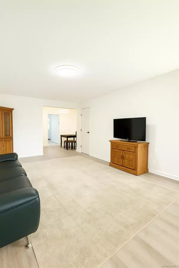 Flushing, NY 11367,6909 150 ST #320A