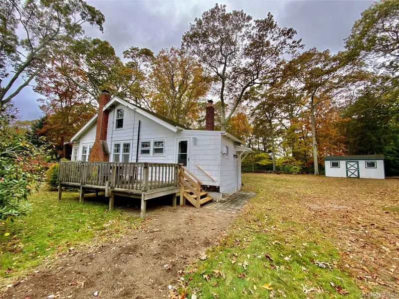 2835 Harbor LN, Cutchogue, NY 11935