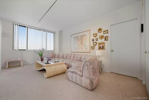 Floral Park, NY 11005,27010 Grand Central Pkwy #21M