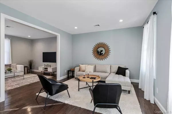 Mastic Beach, NY 11951,93 Market ST