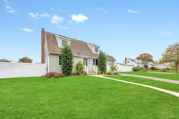 Copiague, NY 11726,390 Parkside CT