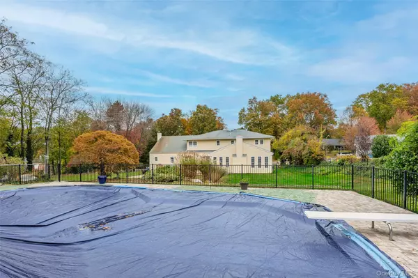 Dix Hills, NY 11746,37 Peppermill LN