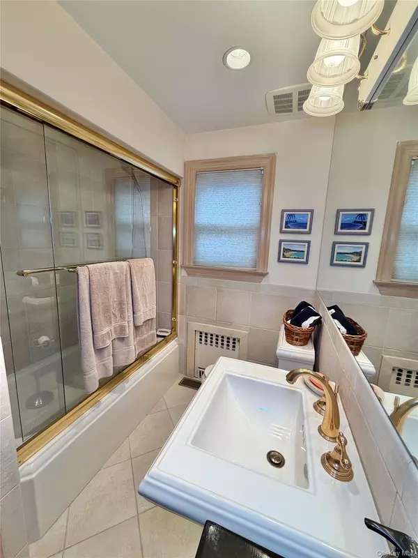 Fresh Meadows, NY 11365,5335 192nd ST