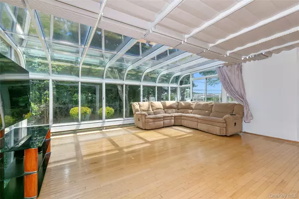 Plainview, NY 11803,78 Debora DR