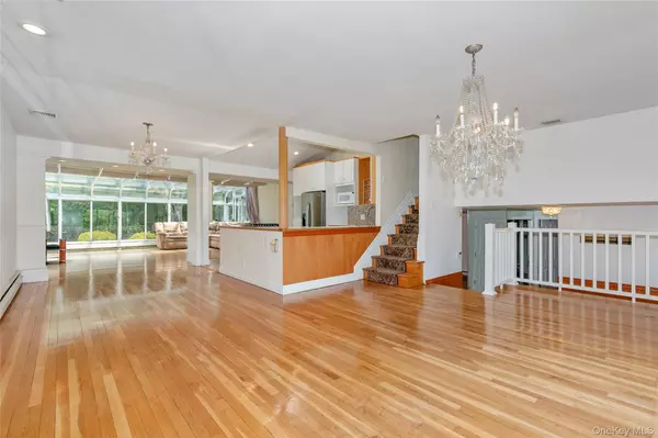 Plainview, NY 11803,78 Debora DR