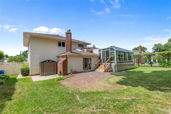 Plainview, NY 11803,78 Debora DR