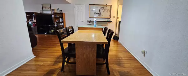 Flushing, NY 11354,31-90 140th ST #2B