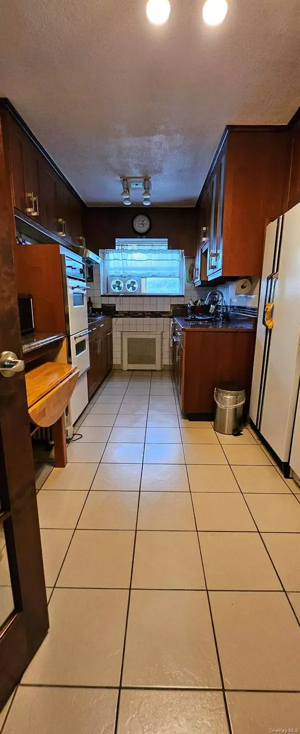 Flushing, NY 11354,31-90 140th ST #2B