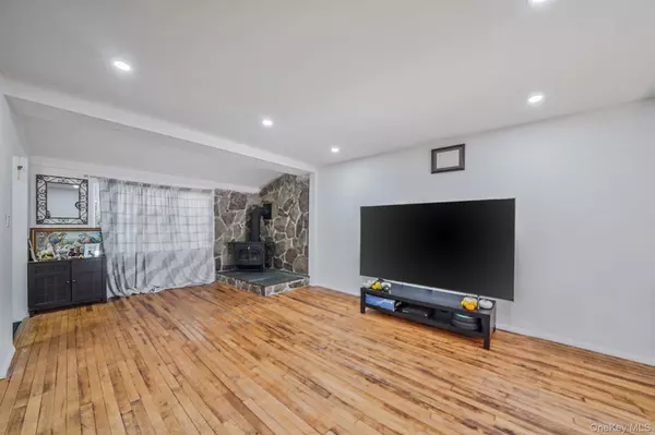 Cedarhurst, NY 11516,477 Court AVE