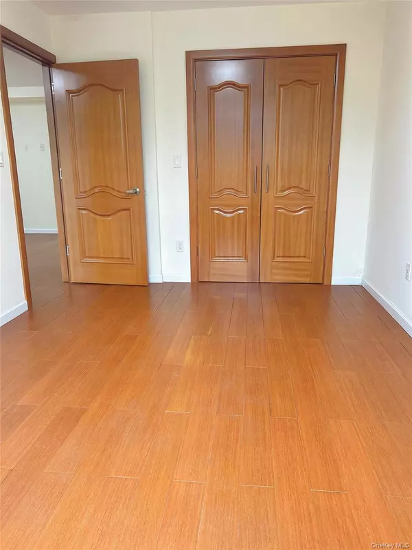 Flushing, NY 11355,144-69 BARCLAY #3D