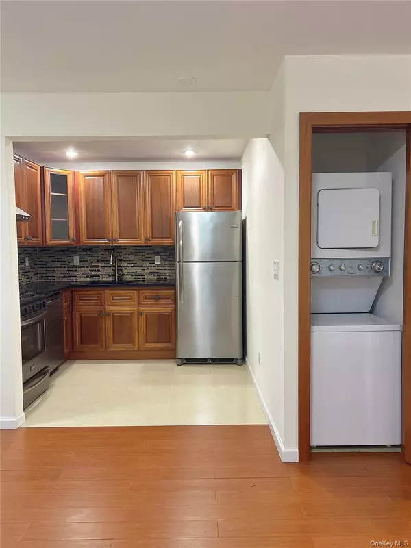 Flushing, NY 11355,144-69 BARCLAY #3D