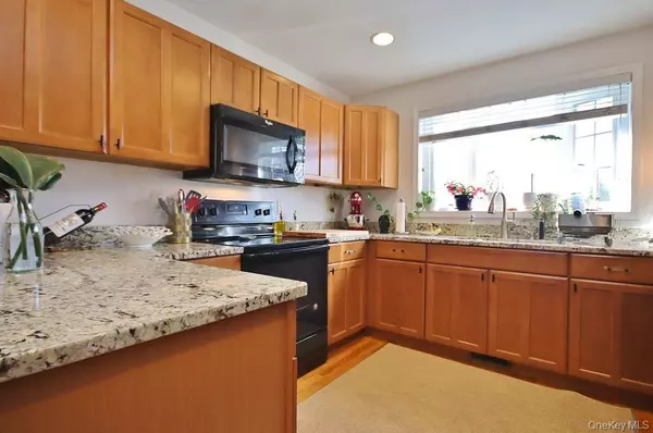 Wappingers Falls, NY 12590,1206 Pondview LOOP