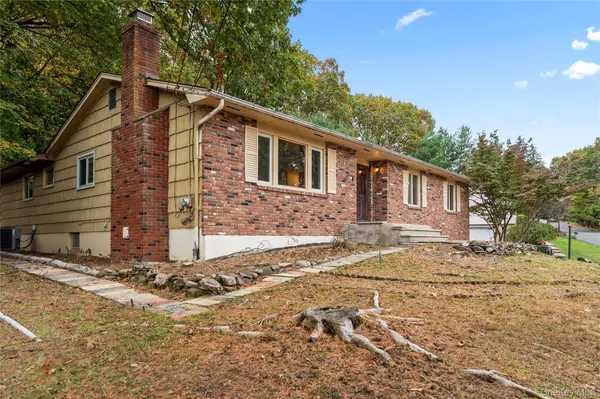 Valley Cottage, NY 10989,1 Edsam RD