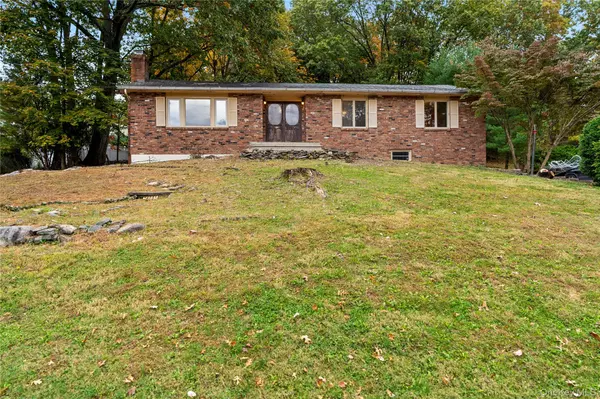 Valley Cottage, NY 10989,1 Edsam RD